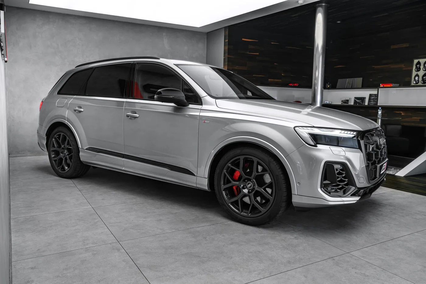 2025 Audi Q7 TFSI e, quattro, S line angeboten von einem Fachhändler in Ostrava, Tschechien, Foto 4 von 15