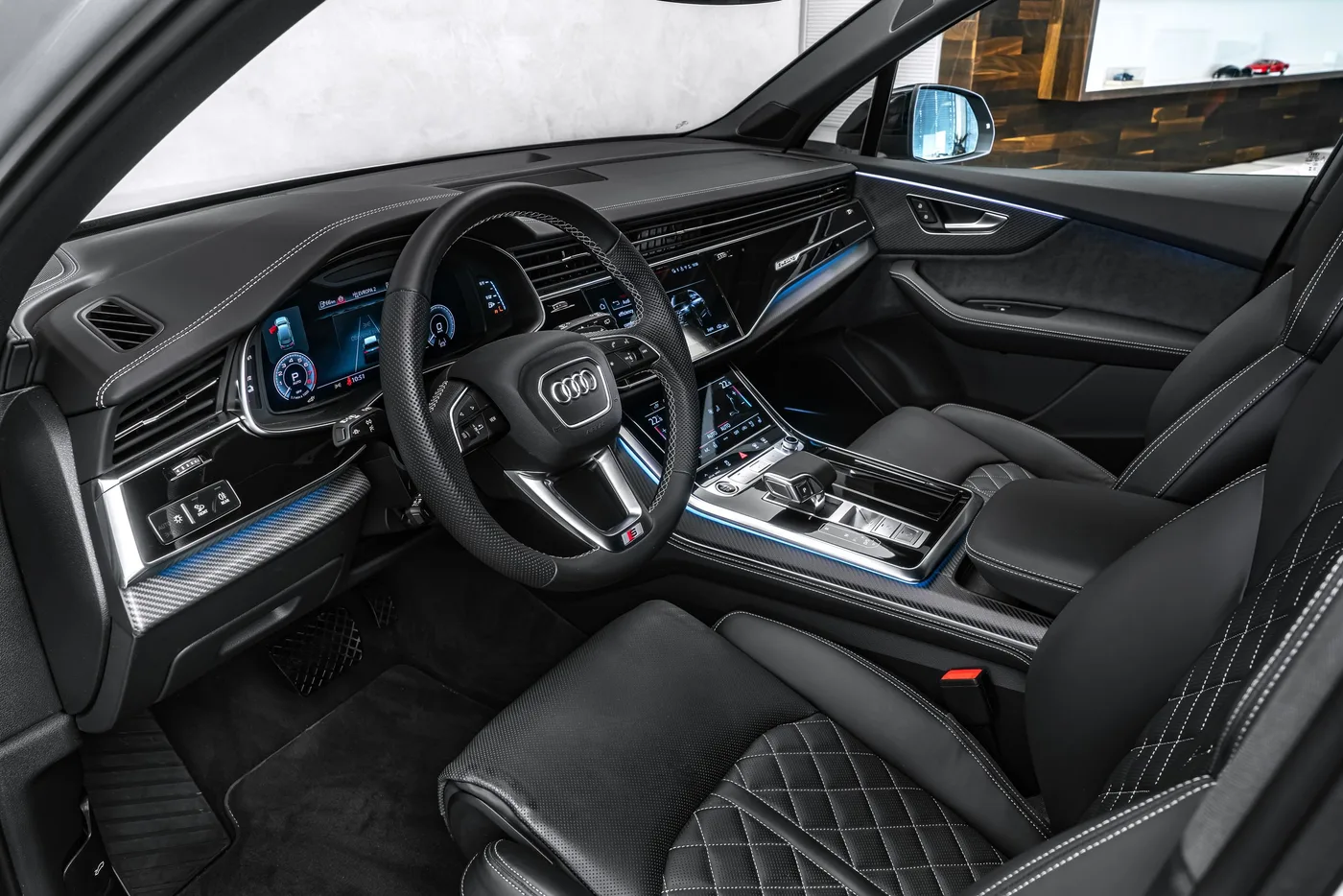 2025 Audi Q7 TFSI e, quattro, S line angeboten von einem Fachhändler in Ostrava, Tschechien, Foto 12 von 15