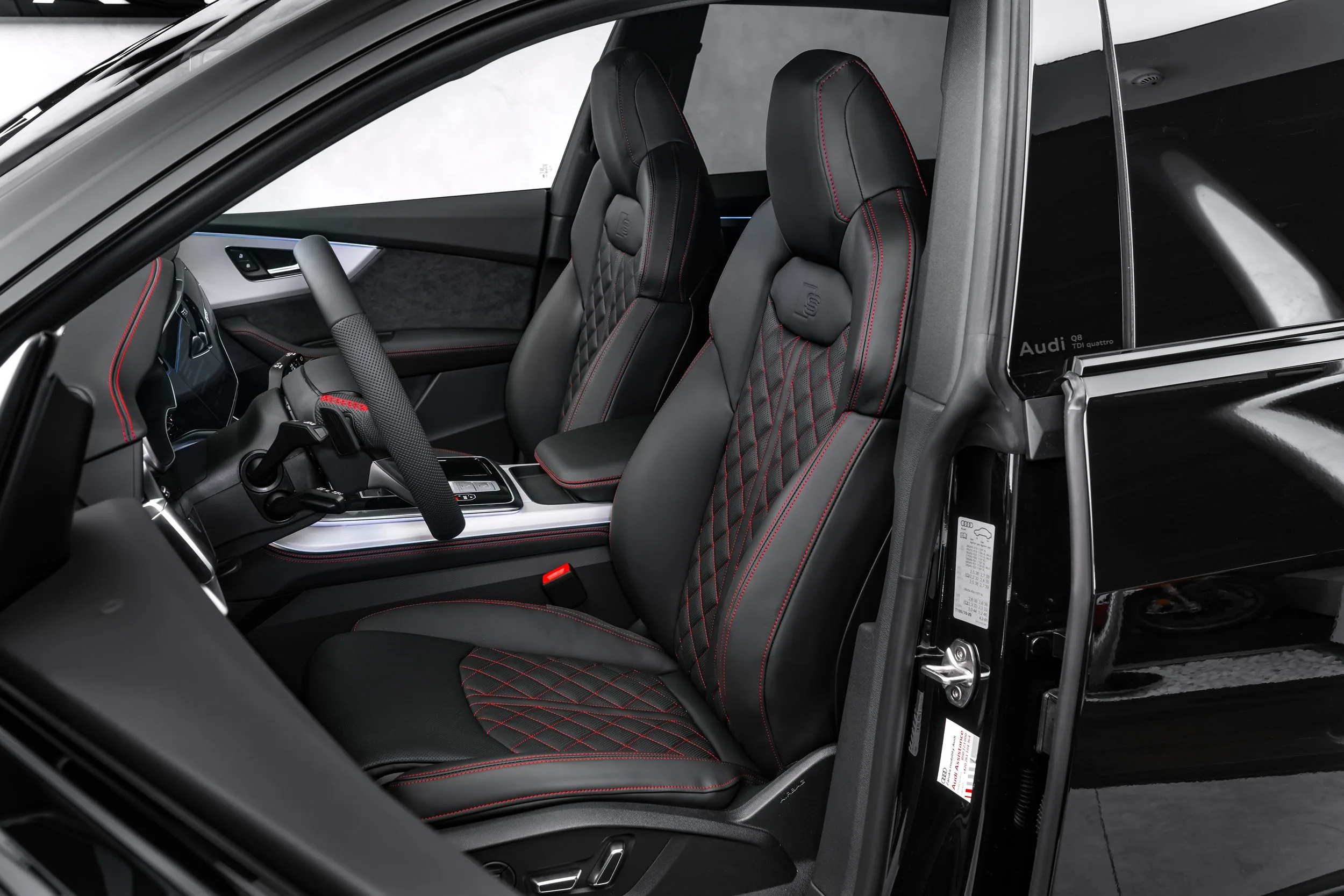 2025 Audi Q8 50 TDI, quattro, S line, 14/25