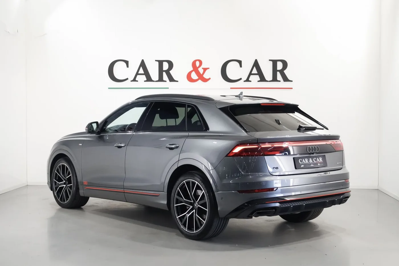 2025 Audi Q8 50 TDI, quattro, S line angeboten von einem Supersportwagenhändler in Zibido San Giacomo, Italien, Foto 2 von 25