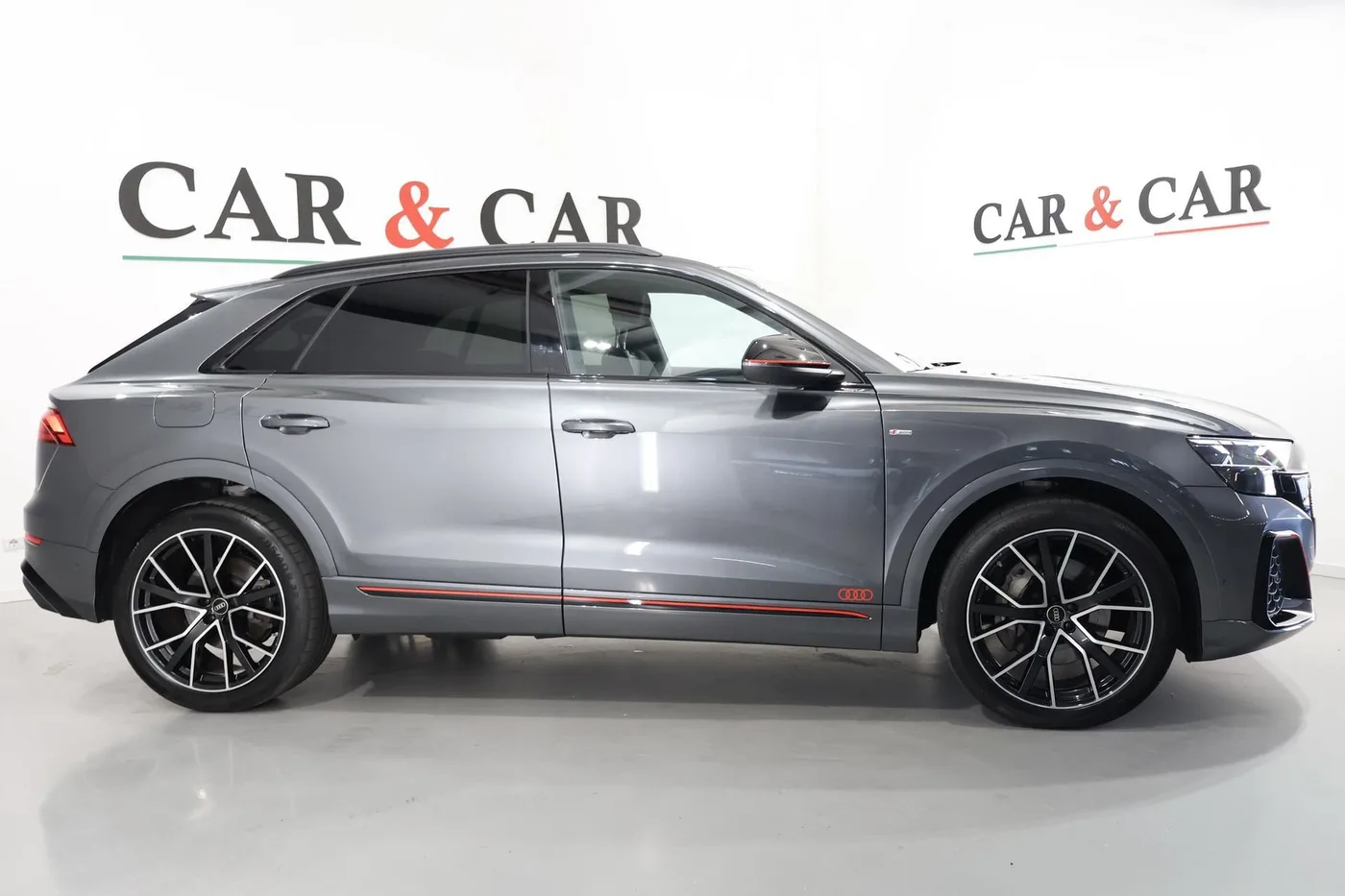 2025 Audi Q8 50 TDI, quattro, S line angeboten von einem Supersportwagenhändler in Zibido San Giacomo, Italien, Foto 5 von 25
