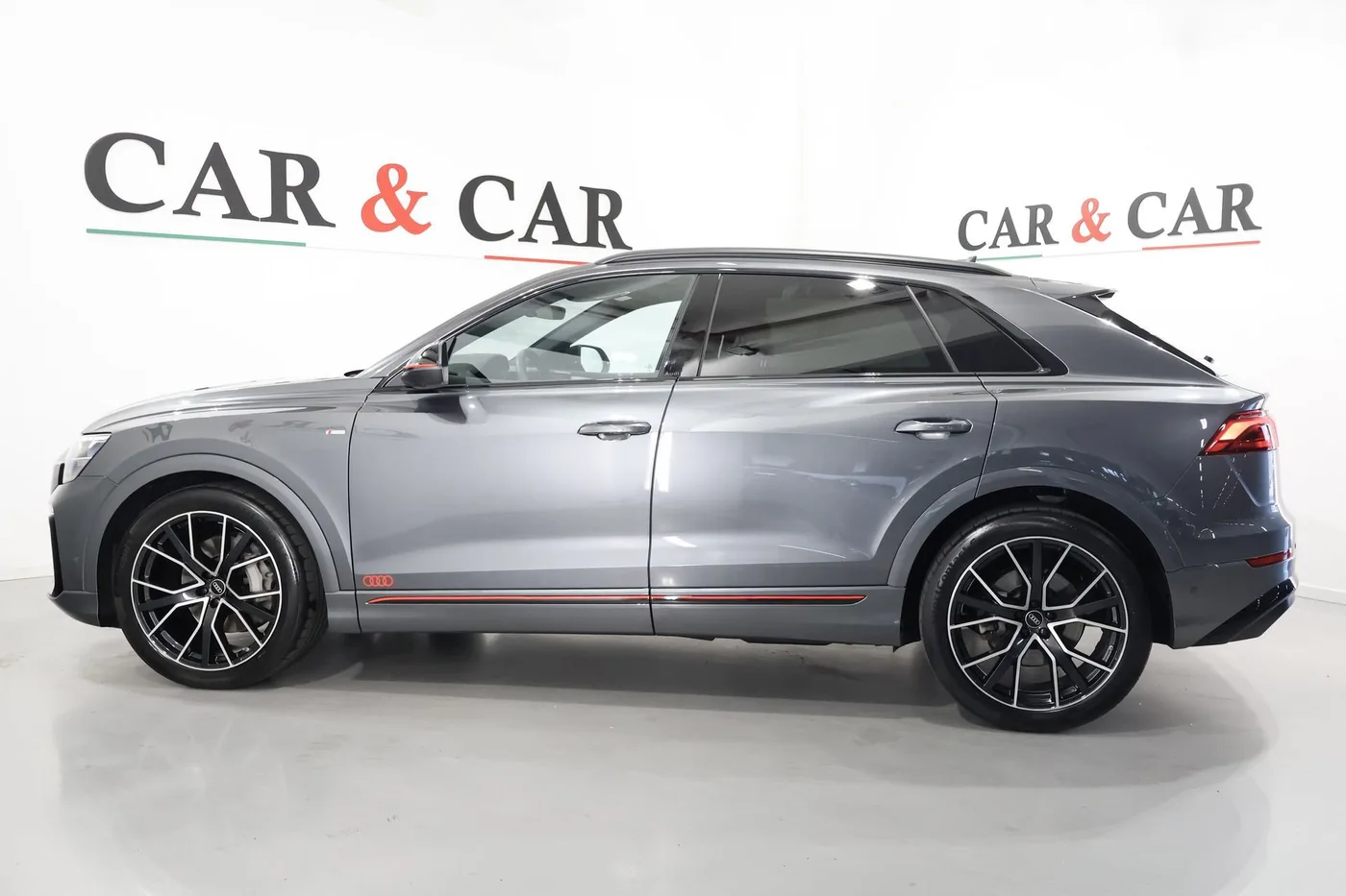 2025 Audi Q8 50 TDI, quattro, S line angeboten von einem Supersportwagenhändler in Zibido San Giacomo, Italien, Foto 6 von 25
