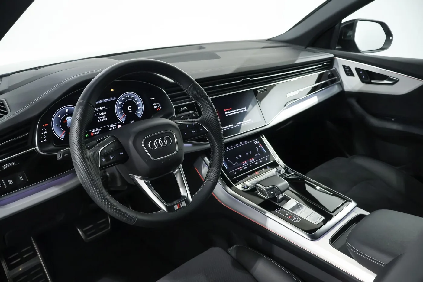 2025 Audi Q8 50 TDI, quattro, S line angeboten von einem Supersportwagenhändler in Zibido San Giacomo, Italien, Foto 11 von 25