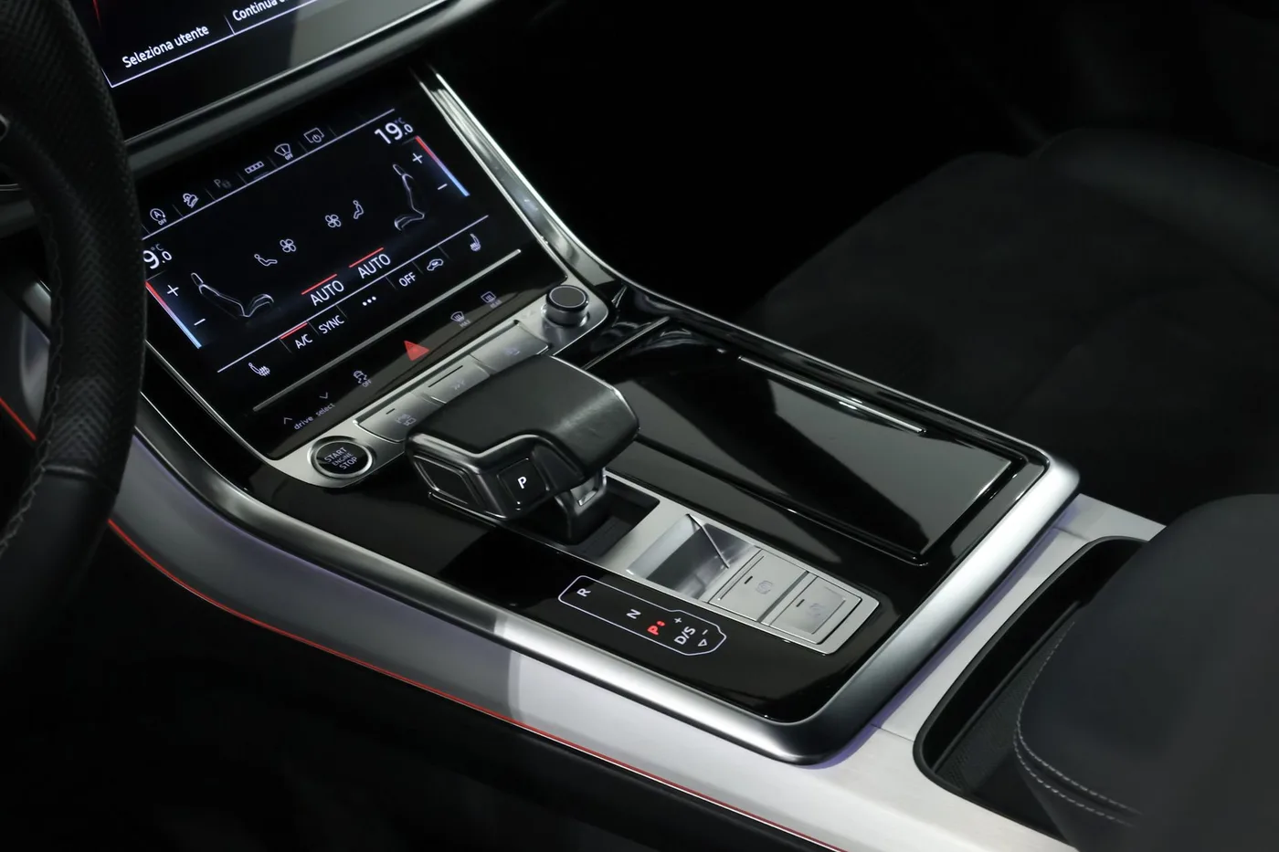 2025 Audi Q8 50 TDI, quattro, S line angeboten von einem Supersportwagenhändler in Zibido San Giacomo, Italien, Foto 13 von 25