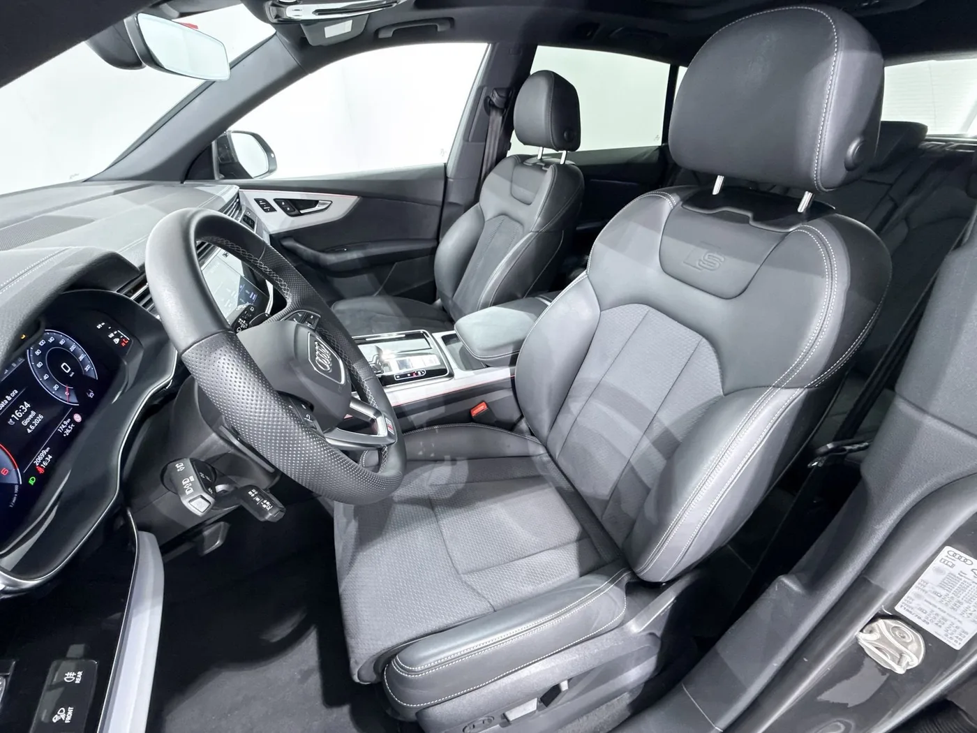 2025 Audi Q8 50 TDI, quattro, S line angeboten von einem Supersportwagenhändler in Zibido San Giacomo, Italien, Foto 20 von 25