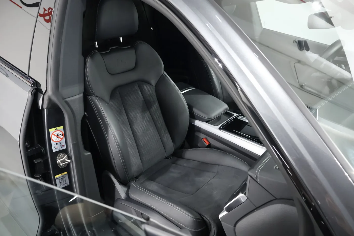 2025 Audi Q8 50 TDI, quattro, S line proposée par un spécialiste de la supercar à Zibido San Giacomo, Italie, photo 9 sur 25
