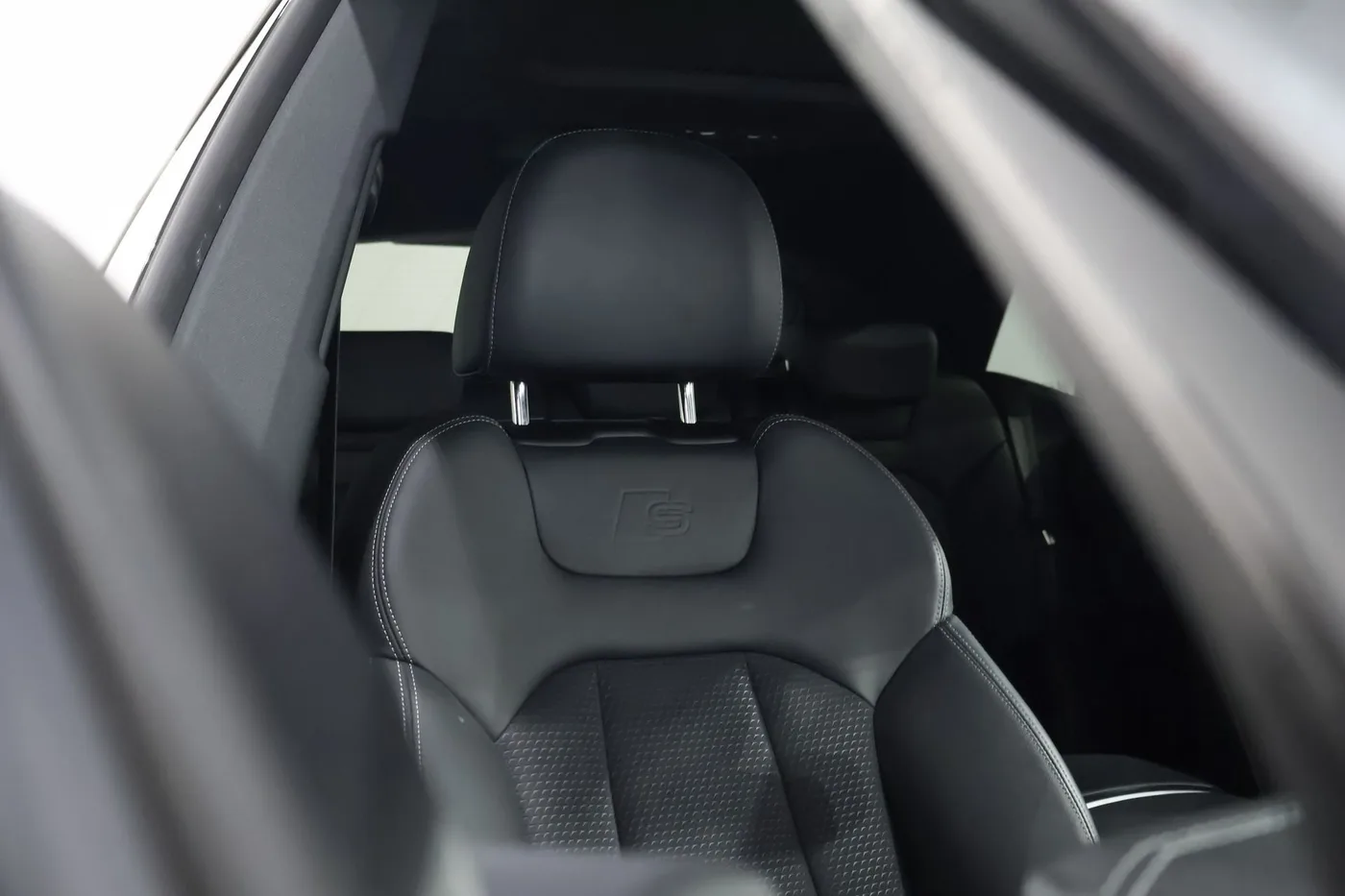 2025 Audi Q8 50 TDI, quattro, S line proposée par un spécialiste de la supercar à Zibido San Giacomo, Italie, photo 11 sur 25