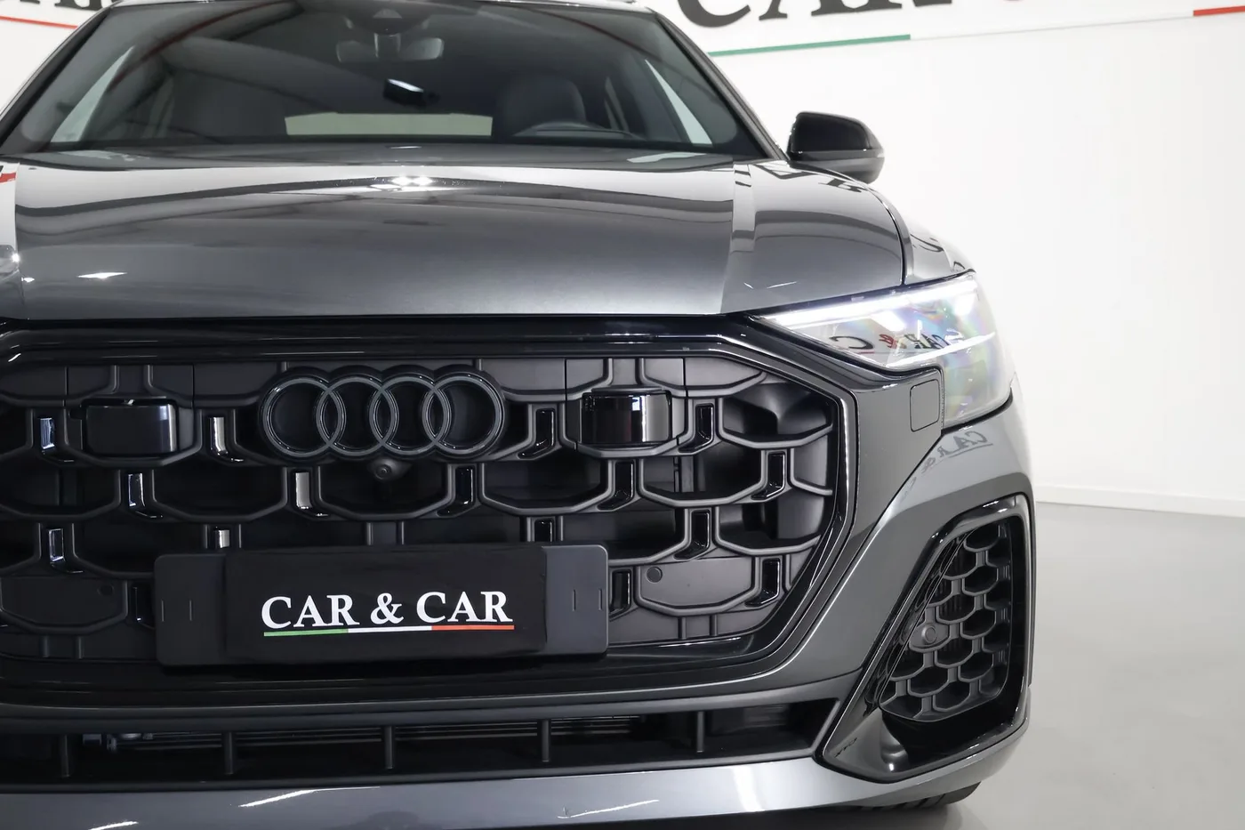 2025 Audi Q8 50 TDI, quattro, S line proposée par un spécialiste de la supercar à Zibido San Giacomo, Italie, photo 18 sur 25