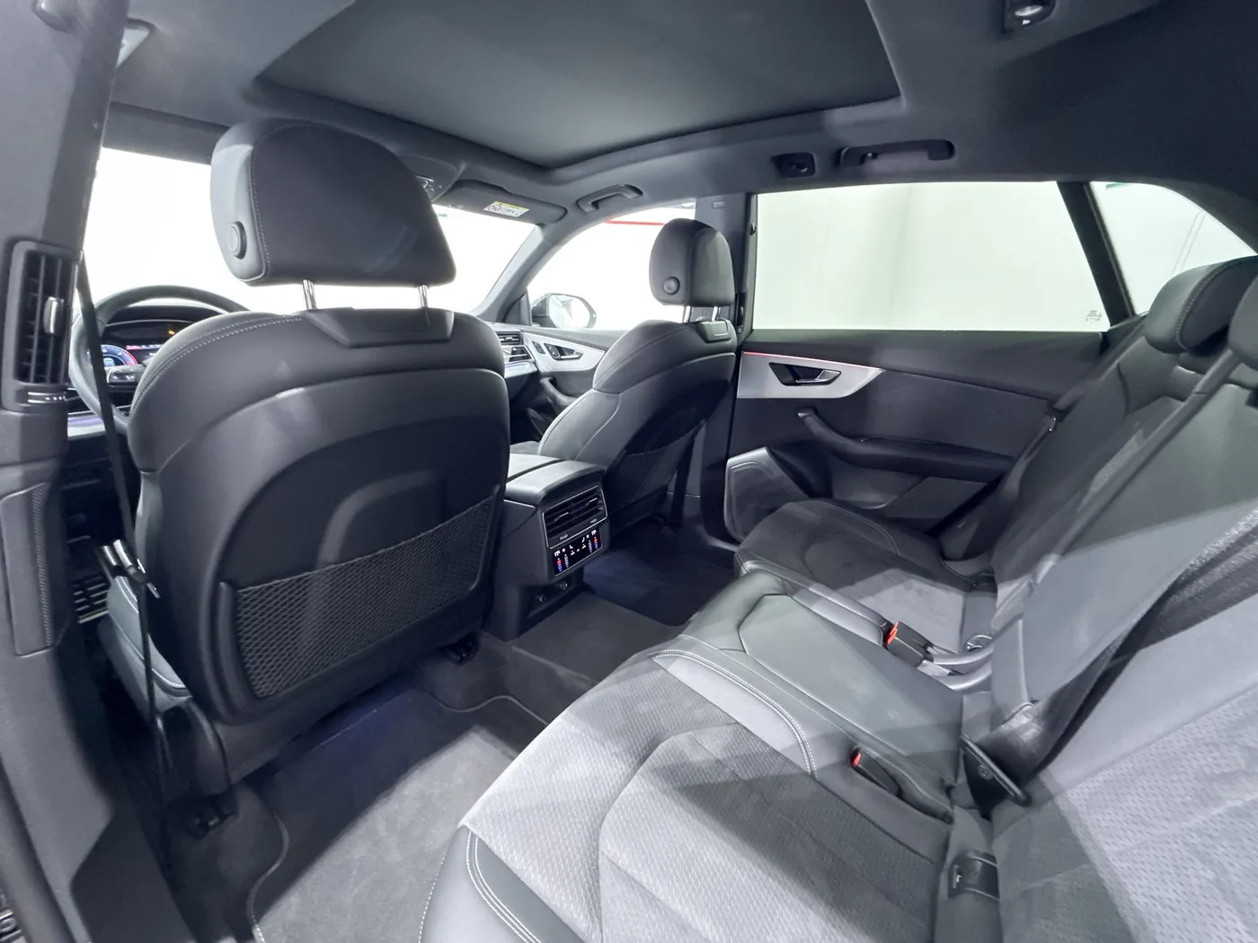 2025 Audi Q8 50 TDI, quattro, S line proposée par un spécialiste de la supercar à Zibido San Giacomo, Italie, photo 22 sur 25