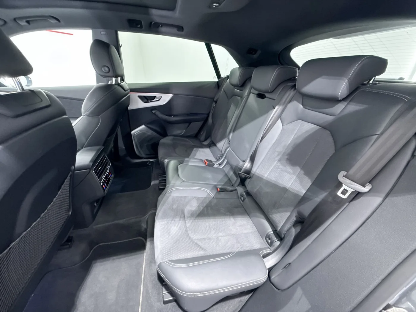 2025 Audi Q8 50 TDI, quattro, S line angeboten von einem Supersportwagenhändler in Zibido San Giacomo, Italien, Foto 21 von 25