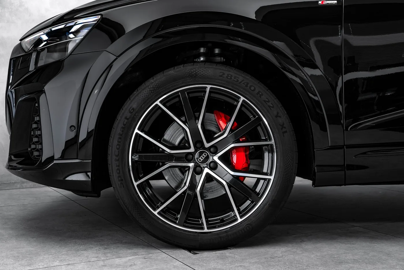 2025 Audi Q8 50 TDI, S line proposée par un concessionnaire spécialisé à Ostrava, Tchéquie, photo 2 sur 11