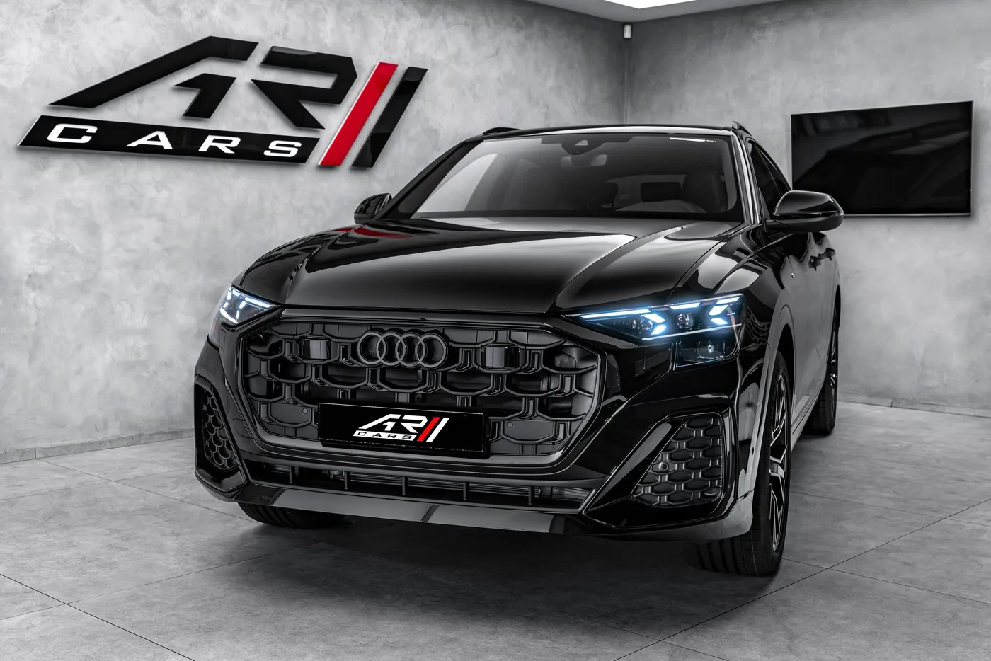2025 Audi Q8 50 TDI, S line proposée par un concessionnaire spécialisé à Ostrava, Tchéquie, photo 3 sur 11