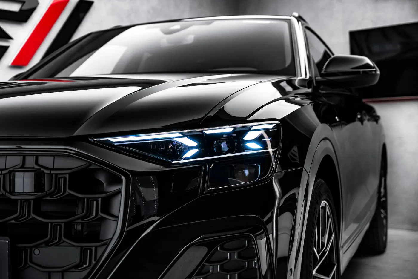 2025 Audi Q8 50 TDI, S line proposée par un concessionnaire spécialisé à Ostrava, Tchéquie, photo 8 sur 11