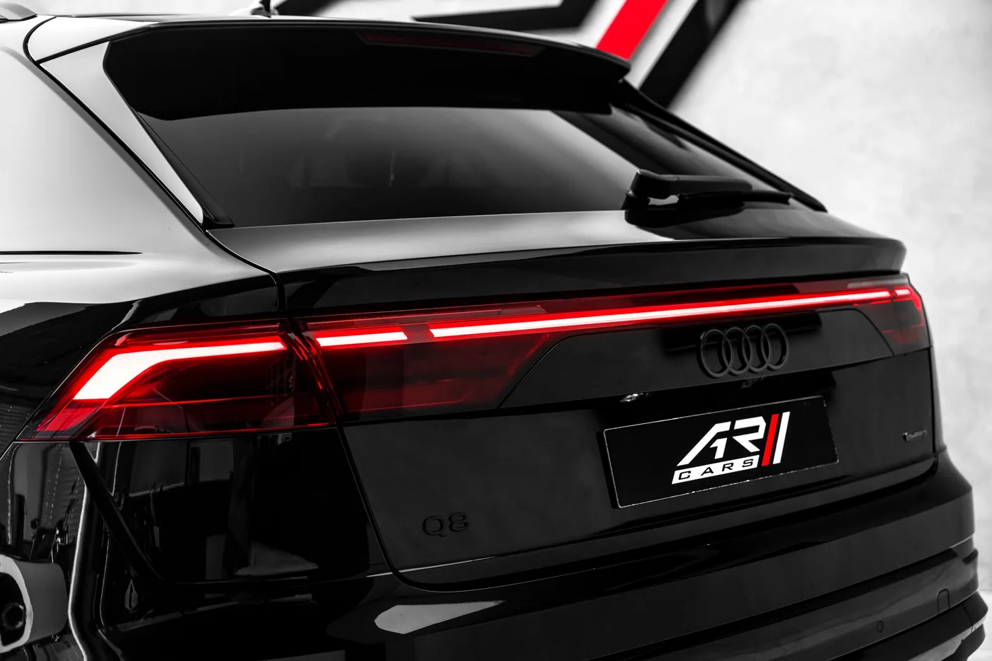 2025 Audi Q8 50 TDI, S line proposée par un concessionnaire spécialisé à Ostrava, Tchéquie, photo 9 sur 11