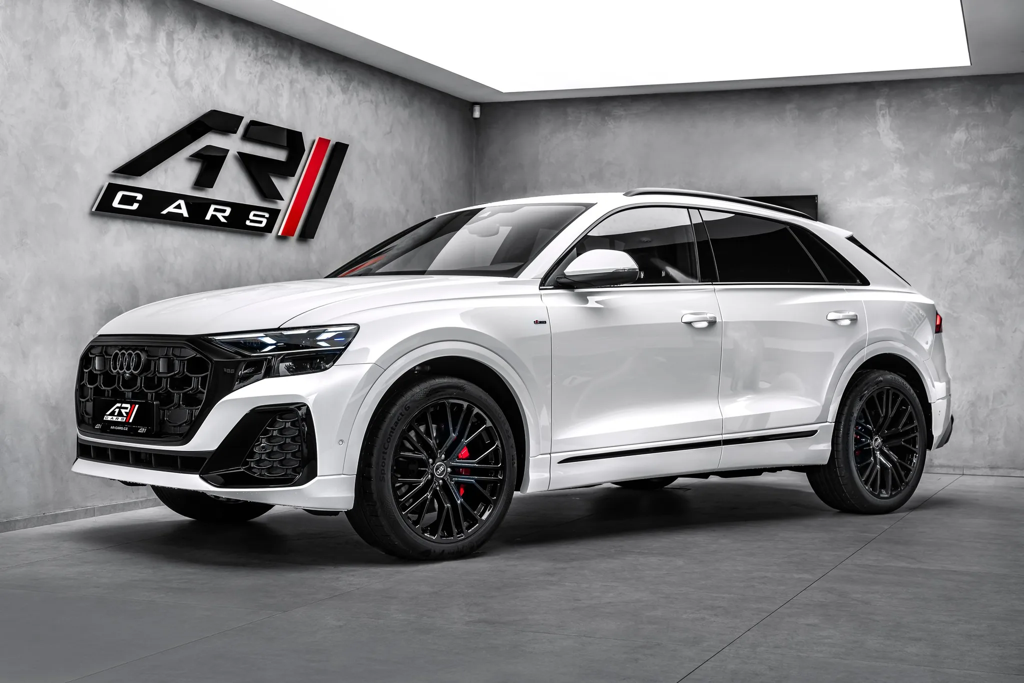 2025 Audi Q8 50 TDI, S line, tow bar angeboten von einem Fachhändler in Ostrava, Tschechien, Hauptfoto