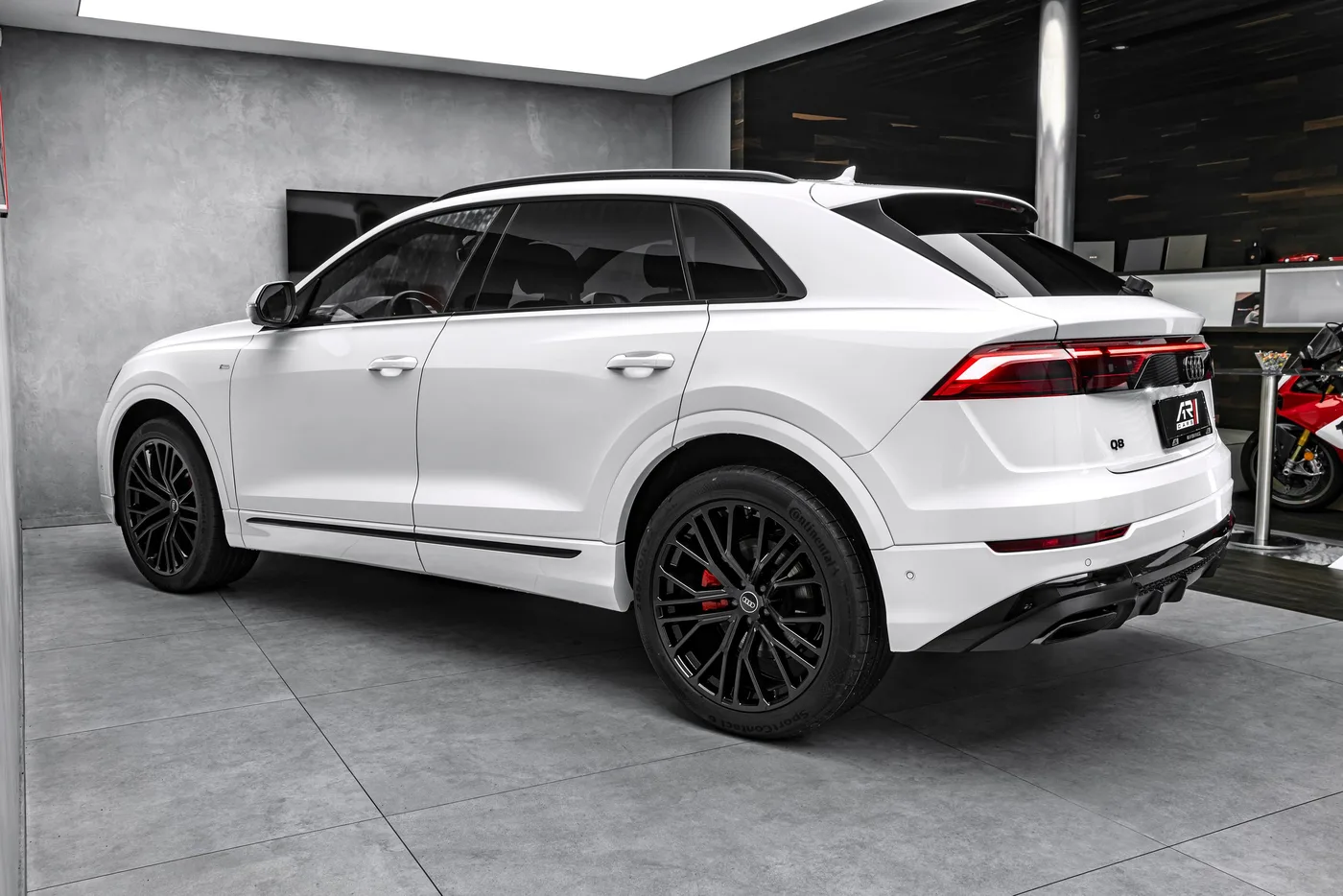 2025 Audi Q8 50 TDI, S line, tow bar angeboten von einem Fachhändler in Ostrava, Tschechien, Foto 7 von 15