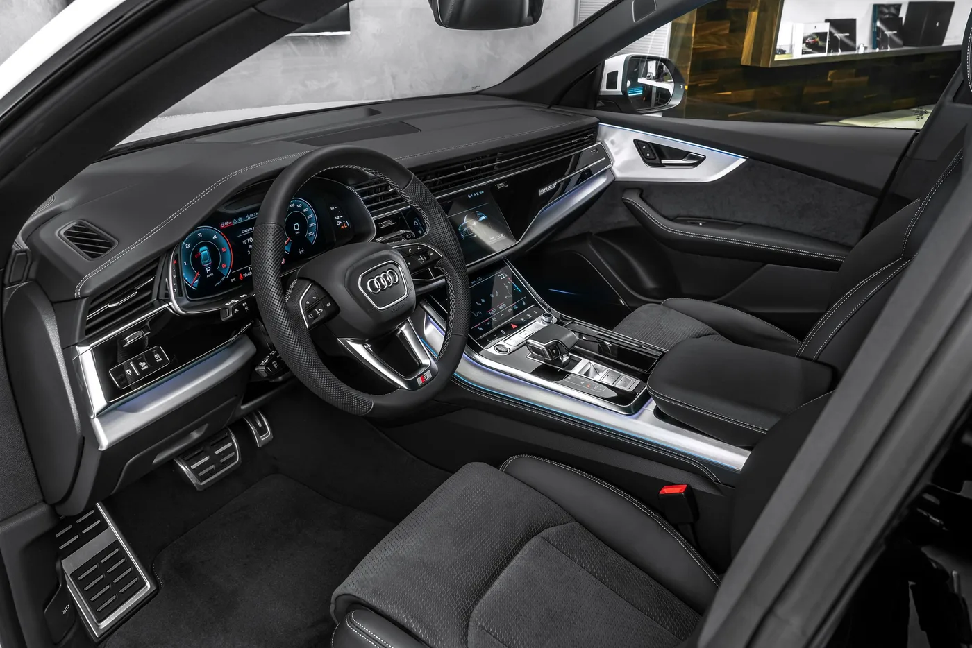 2025 Audi Q8 50 TDI, S line, tow bar angeboten von einem Fachhändler in Ostrava, Tschechien, Foto 13 von 15