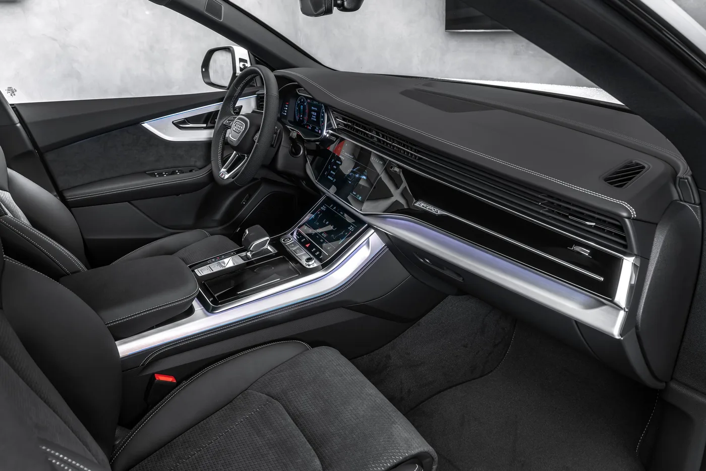 2025 Audi Q8 50 TDI, S line, tow bar angeboten von einem Fachhändler in Ostrava, Tschechien, Foto 14 von 15