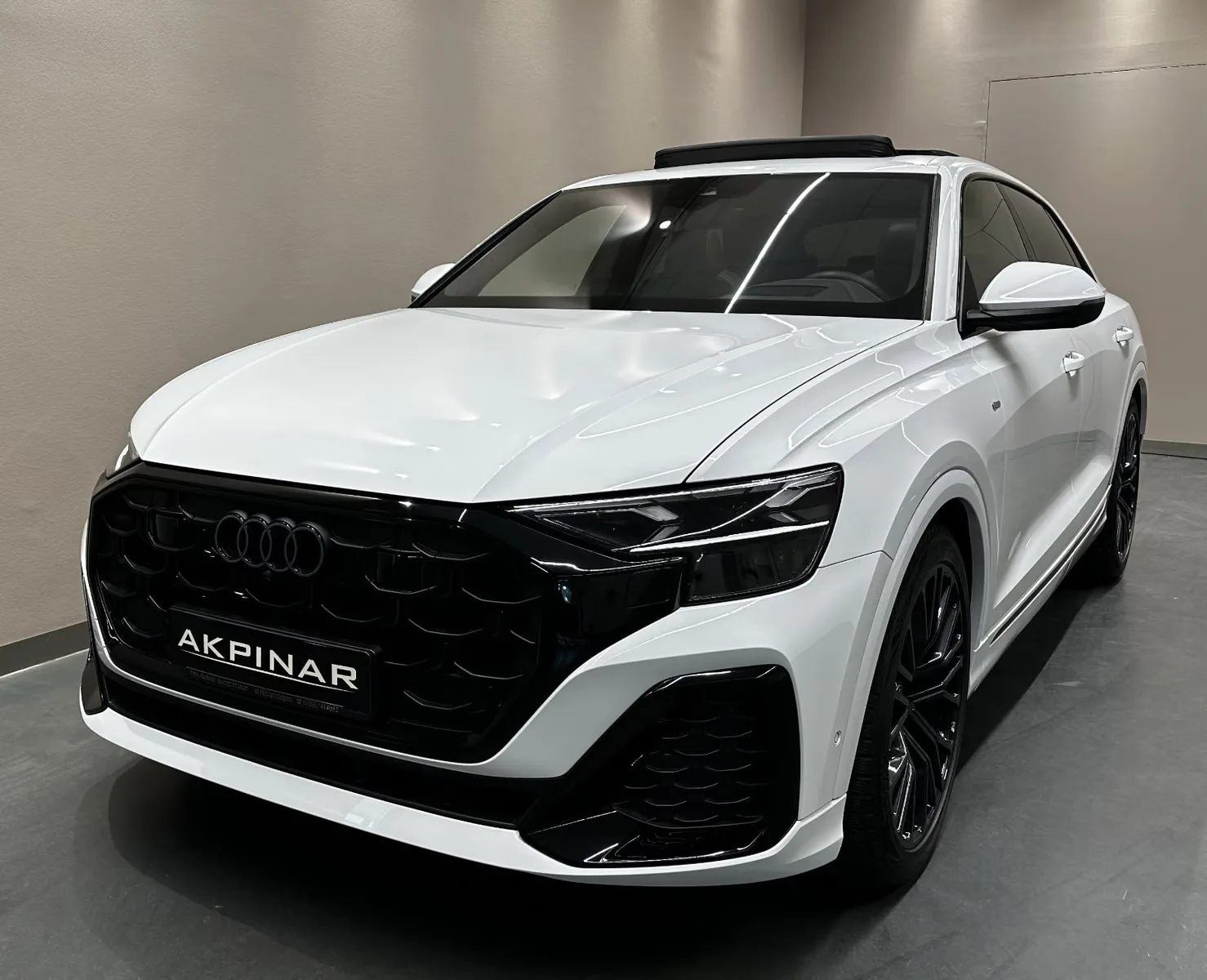 2025 Audi Q8 50 TDI quattro offered by a specialist dealer in Holzgerlingen, Germany, main photo