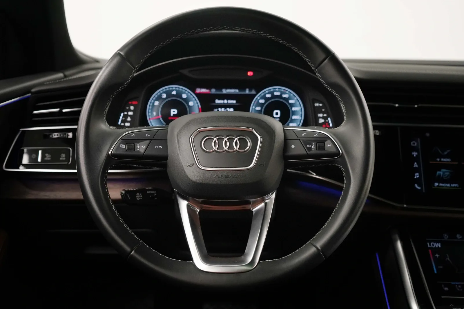 2025 Audi Q8 55 TFSI quattro S line, 9/17
