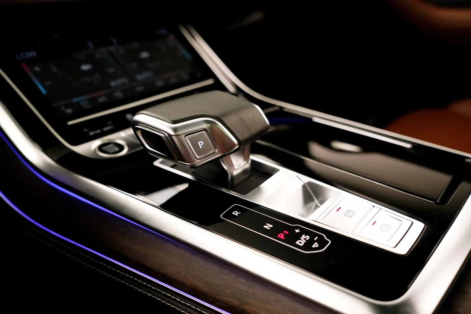 2025 Audi Q8 55 TFSI quattro S line, 10/17