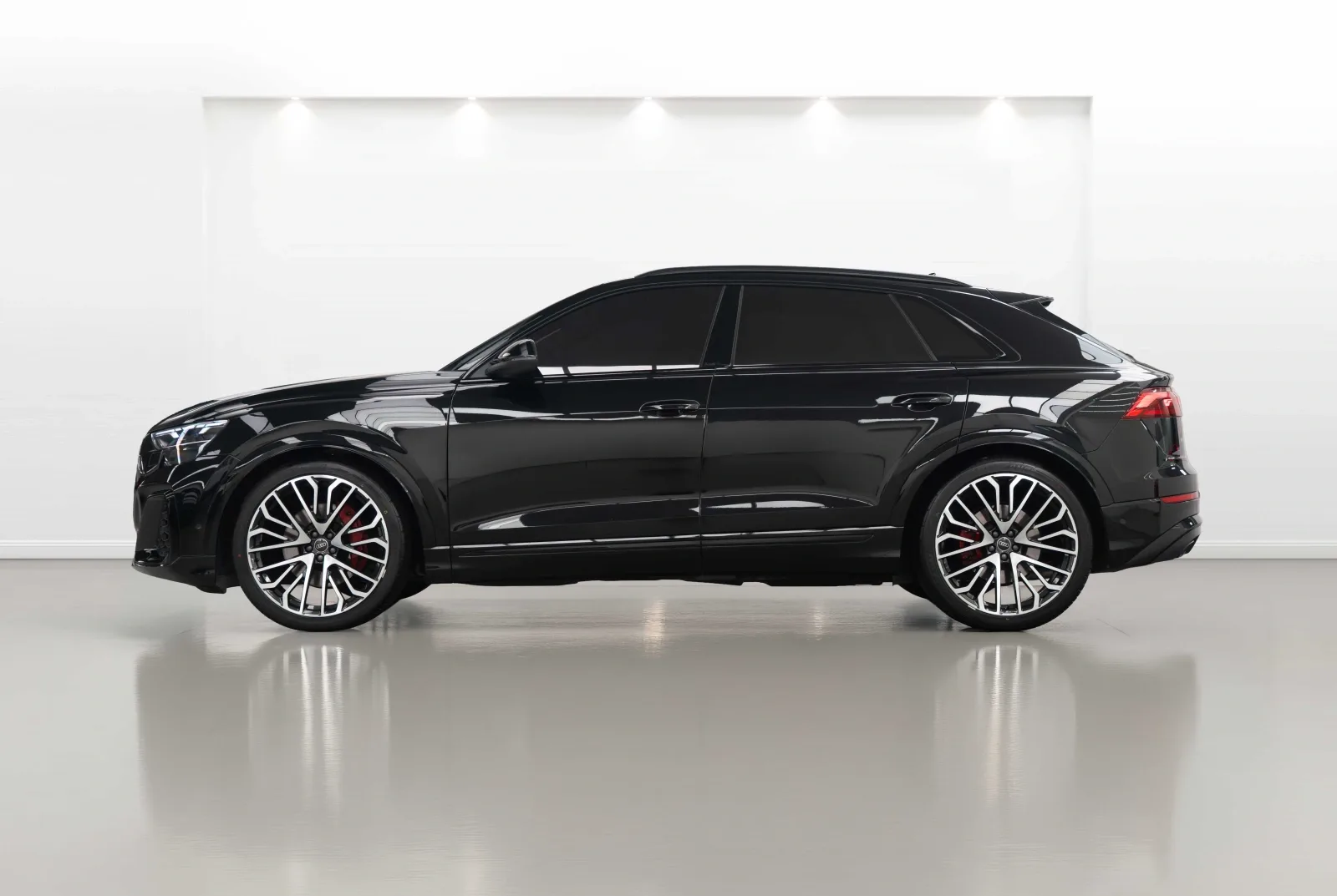 2025 Audi Q8 55 TFSI quattro S line, 2/15
