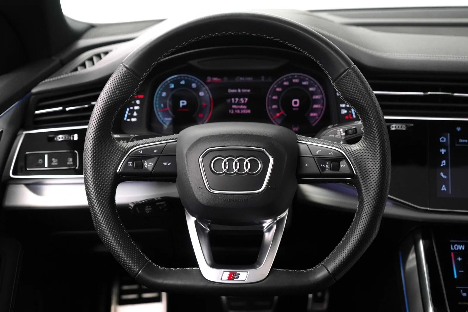 2025 Audi Q8 55 TFSI quattro S line, 9/15