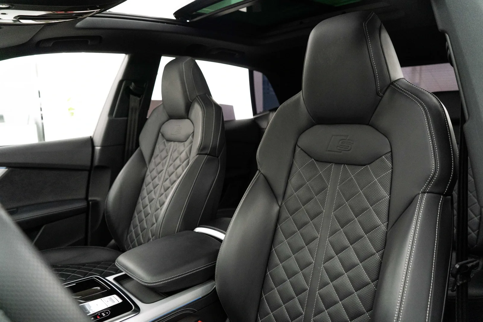 2025 Audi Q8 55 TFSI quattro S line, 11/15