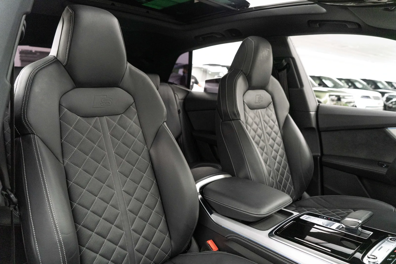 2025 Audi Q8 55 TFSI quattro S line, 12/15
