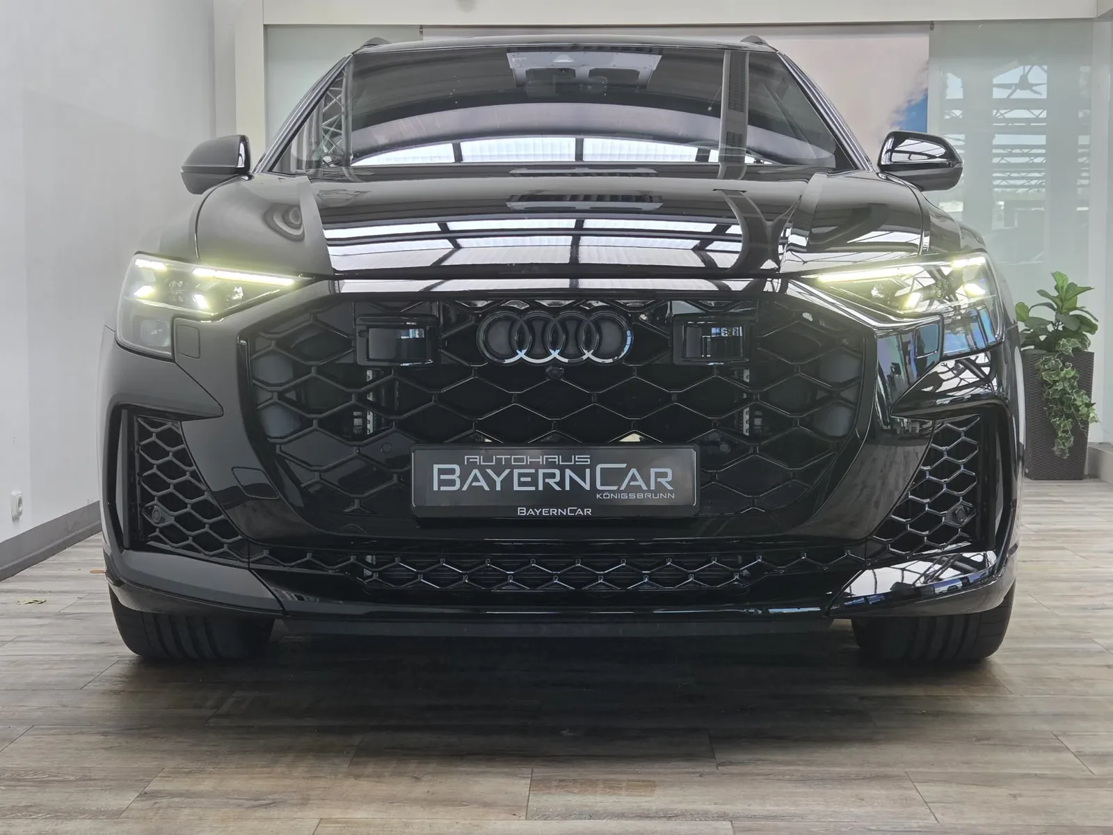 2025 Audi RS Q8, 2/30