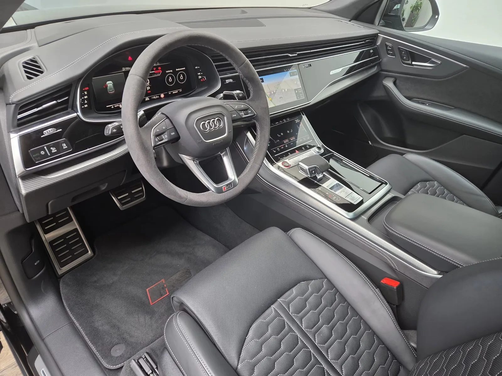 2025 Audi RS Q8, 8/30