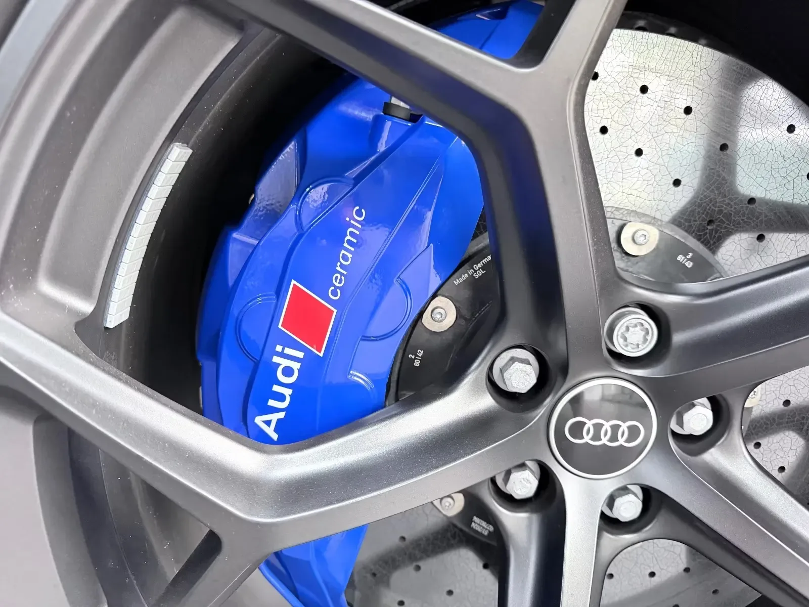 2025 Audi RS Q8 performance, 10/27