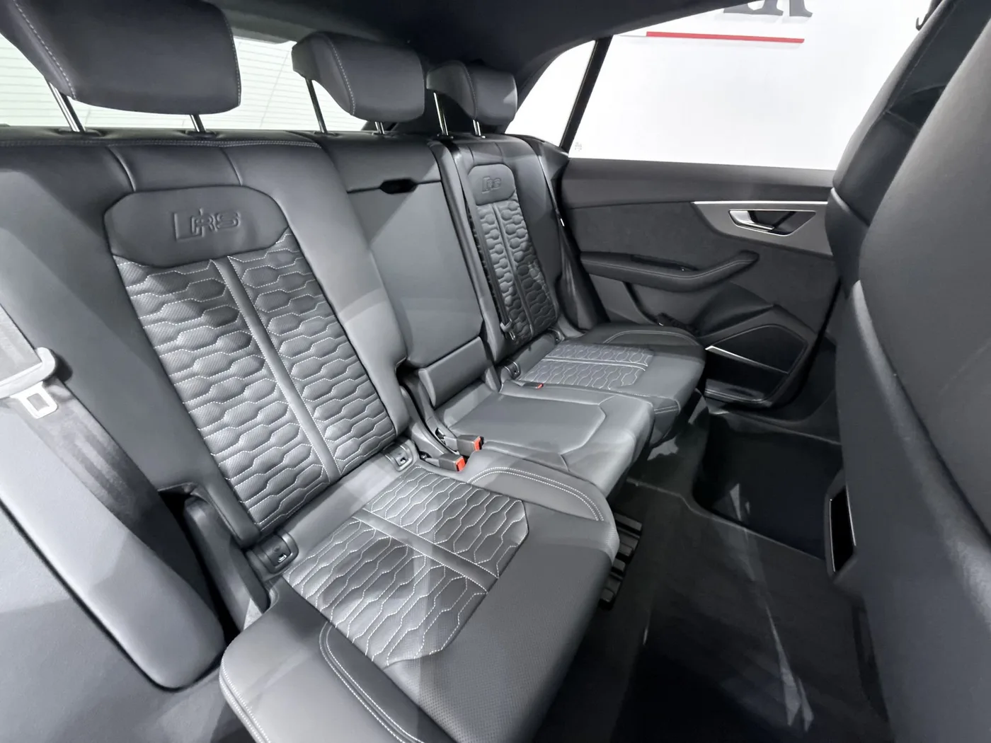 2025 Audi RS Q8 performance angeboten von einem Supersportwagenhändler in Zibido San Giacomo, Italien, Foto 17 von 25