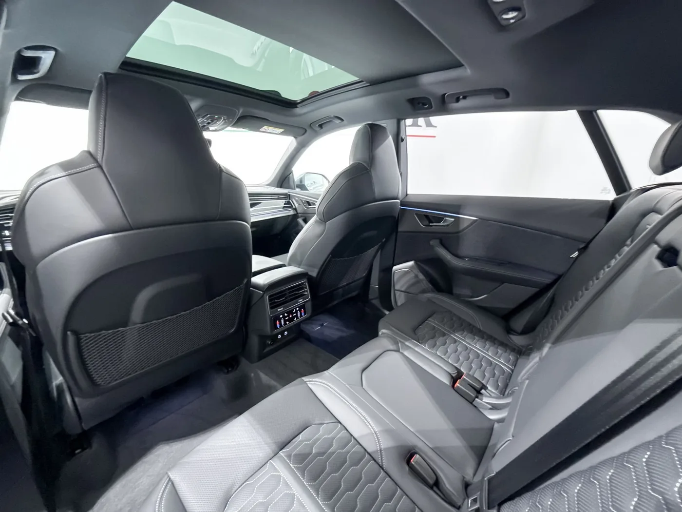 2025 Audi RS Q8 performance angeboten von einem Supersportwagenhändler in Zibido San Giacomo, Italien, Foto 19 von 25