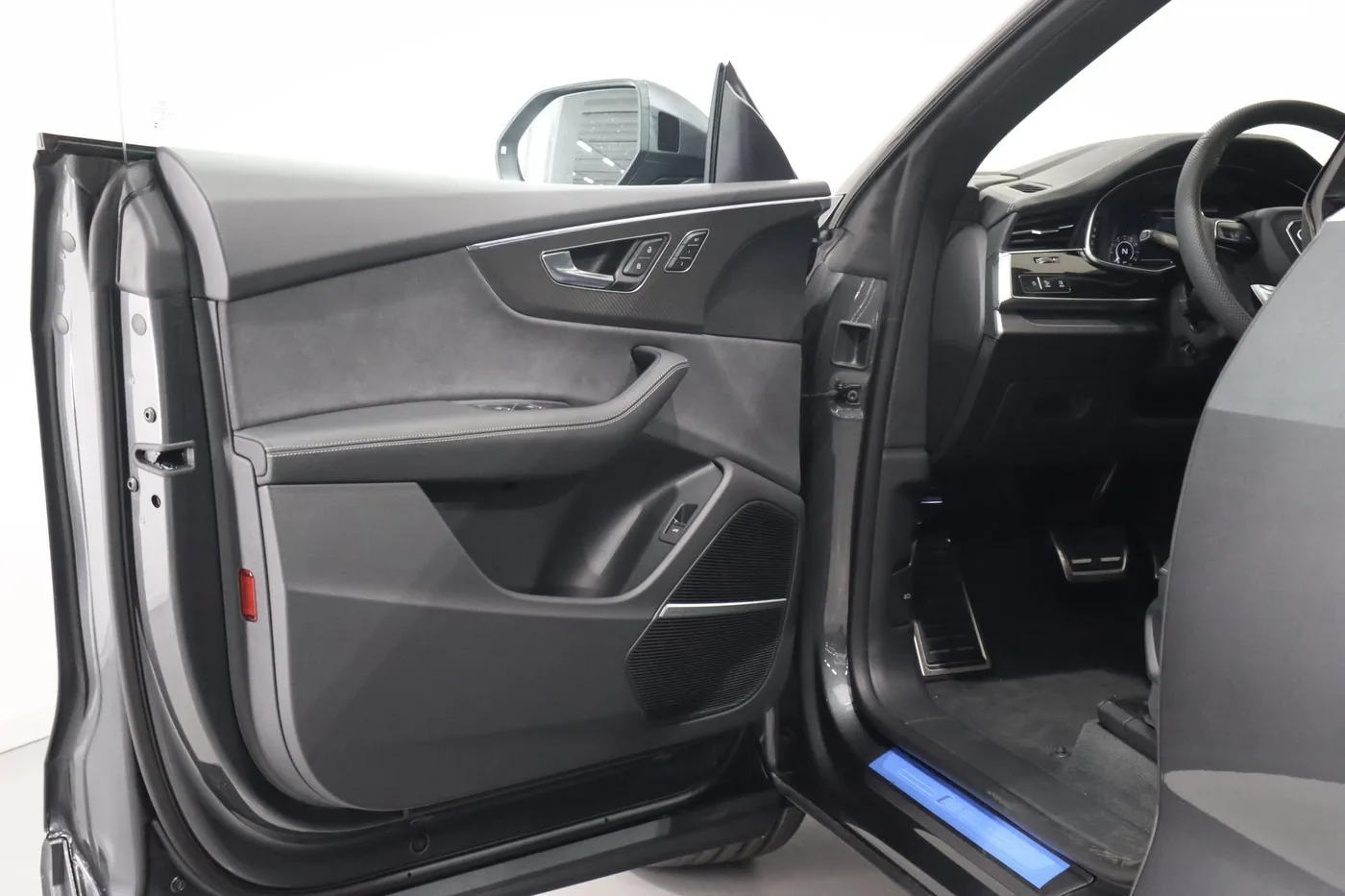 2025 Audi RS Q8 performance angeboten von einem Supersportwagenhändler in Zibido San Giacomo, Italien, Foto 21 von 25