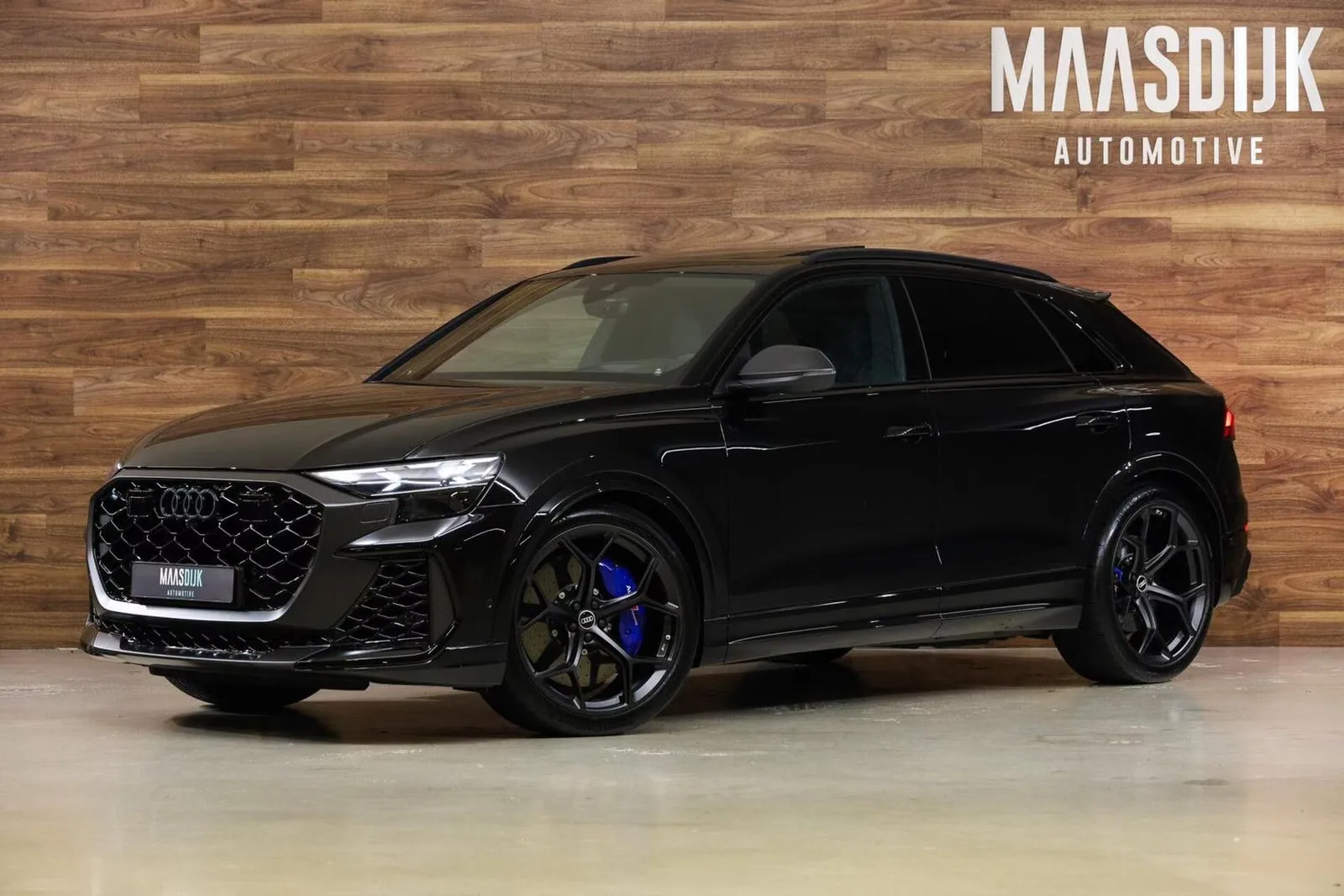 2025 Audi RS Q8 performance proposée par un concessionnaire spécialisé à Werkendam, Pays-Bas, photo principale