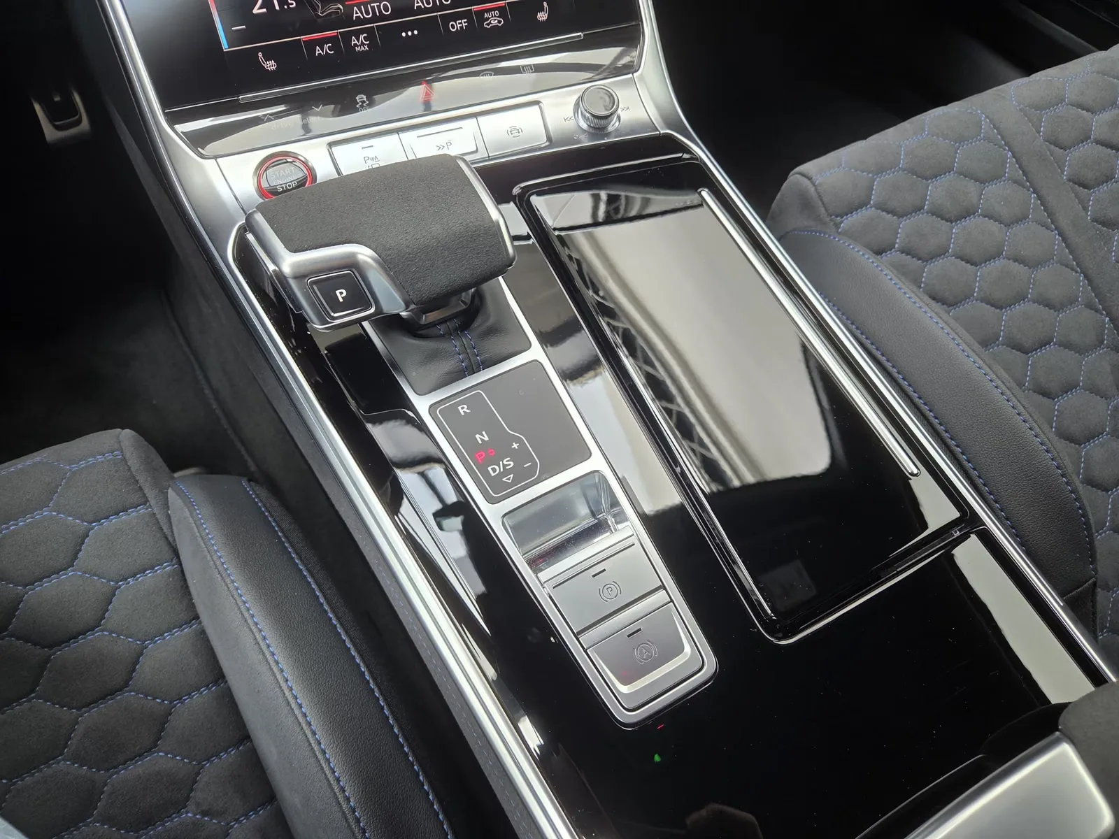 2025 Audi RS6 Avant performance, 11/30