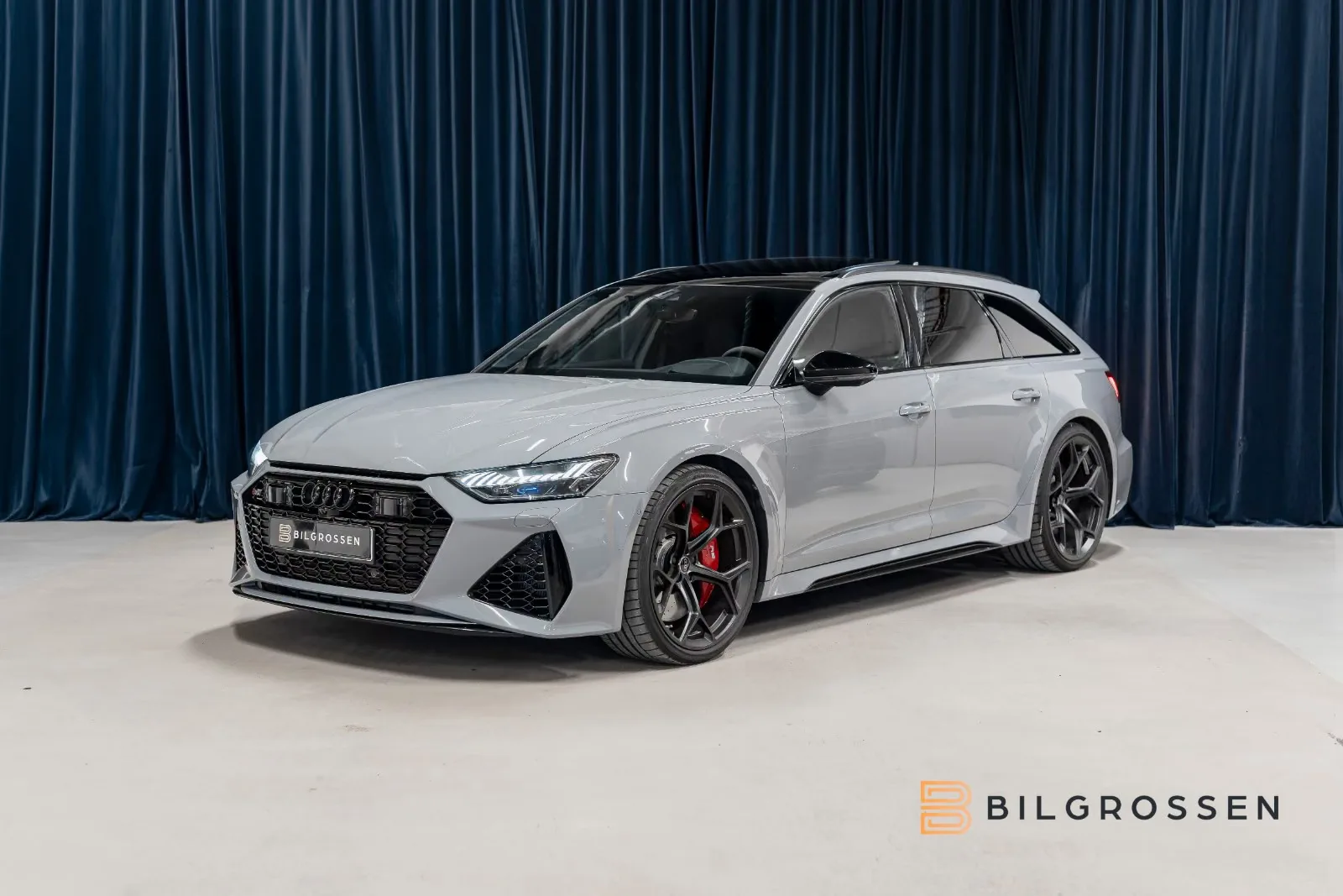 2025 Audi RS6 Avant performance proposée par un concessionnaire spécialisé à Täby, Suède, photo principale