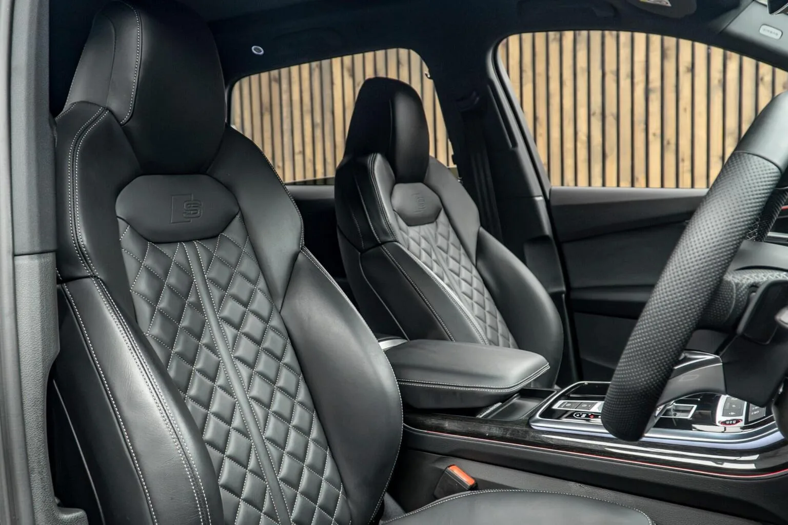 2025 Audi SQ7 Black Edition, 2/30