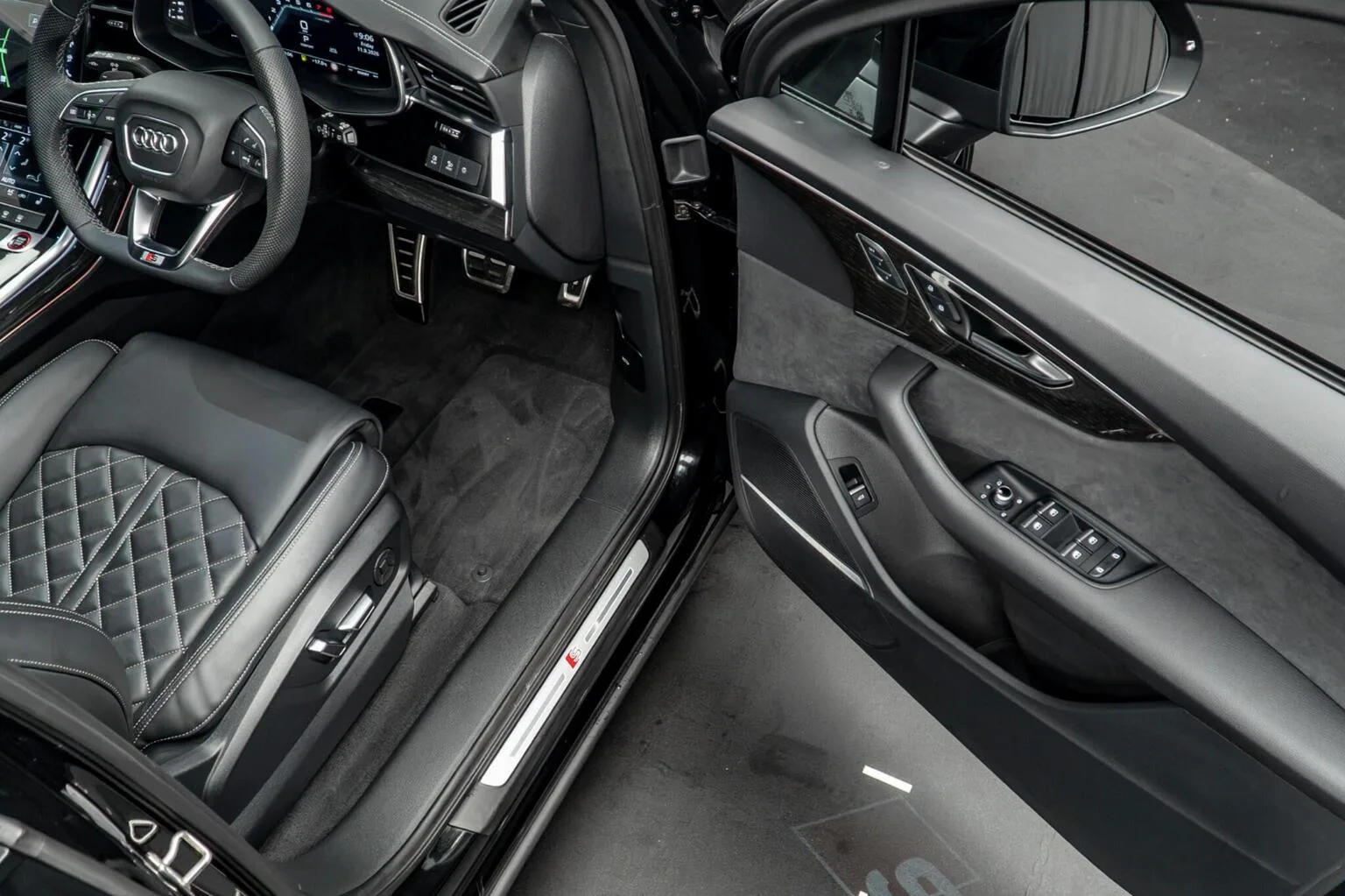 2025 Audi SQ7 Black Edition, 29/30