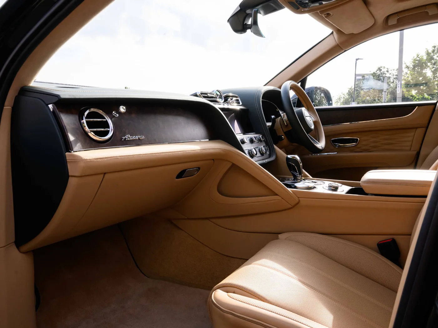 2025 Bentley Bentayga Azure angeboten von einer Vertragshändlergruppe in London, Vereinigtes Königreich, Foto 2 von 25