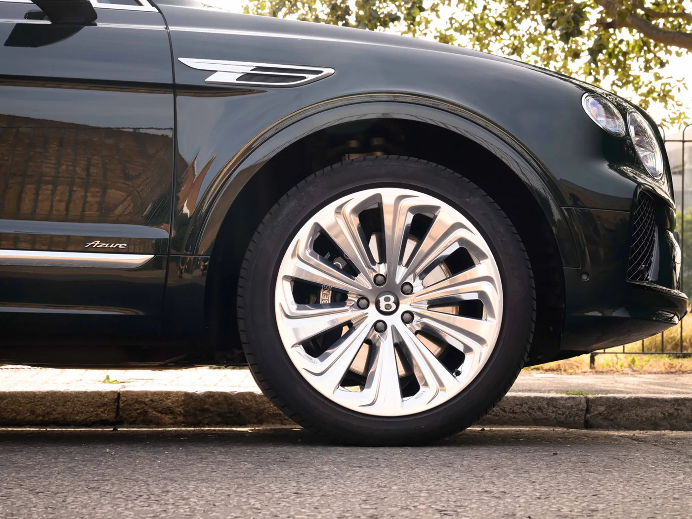2025 Bentley Bentayga Azure angeboten von einer Vertragshändlergruppe in London, Vereinigtes Königreich, Foto 6 von 25
