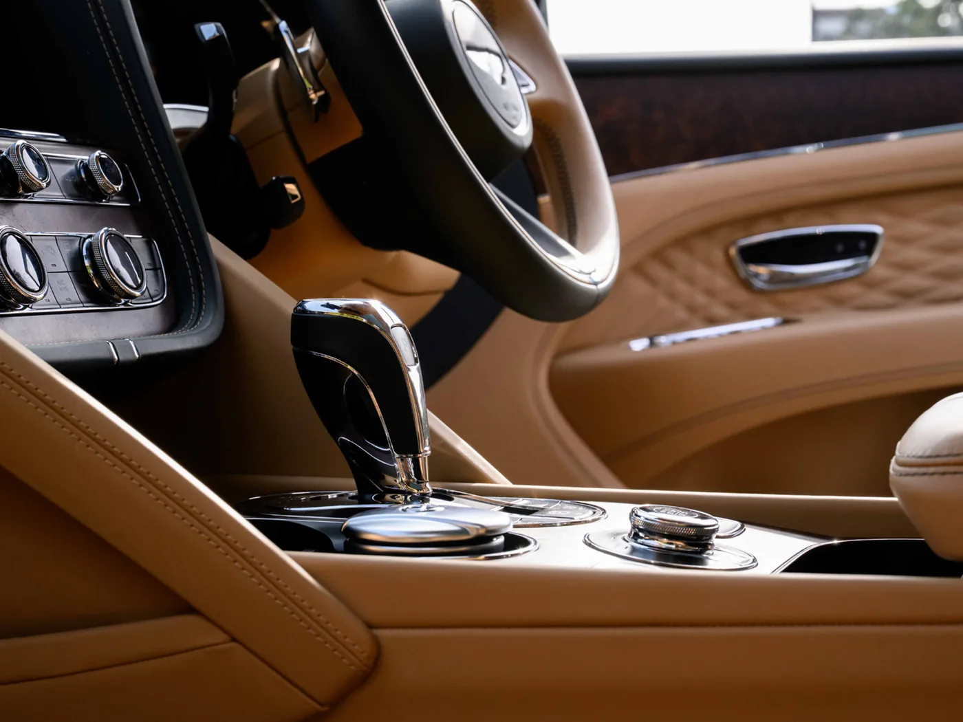 2025 Bentley Bentayga Azure angeboten von einer Vertragshändlergruppe in London, Vereinigtes Königreich, Foto 11 von 25
