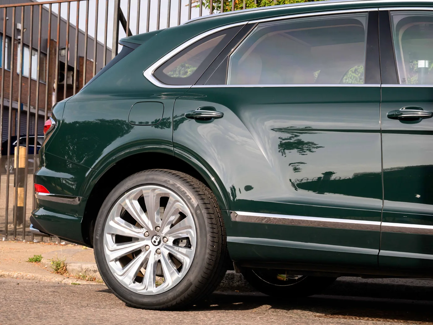2025 Bentley Bentayga Azure angeboten von einer Vertragshändlergruppe in London, Vereinigtes Königreich, Foto 20 von 25