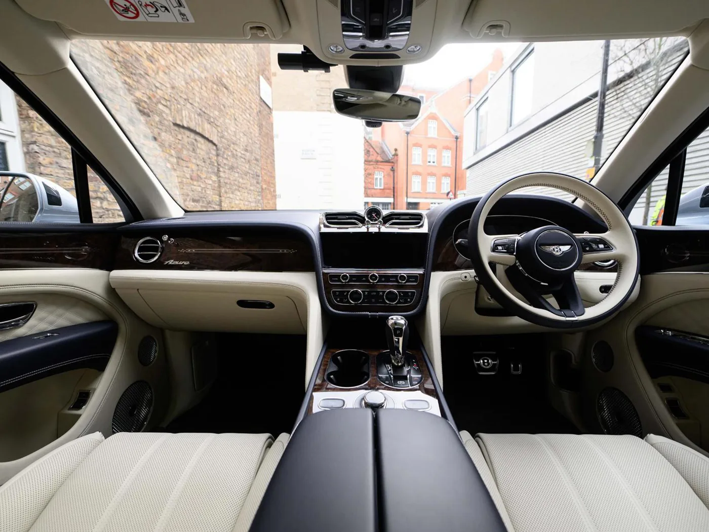 2025 Bentley Bentayga EWB Azure angeboten von einer Vertragshändlergruppe in London, Vereinigtes Königreich, Foto 4 von 25