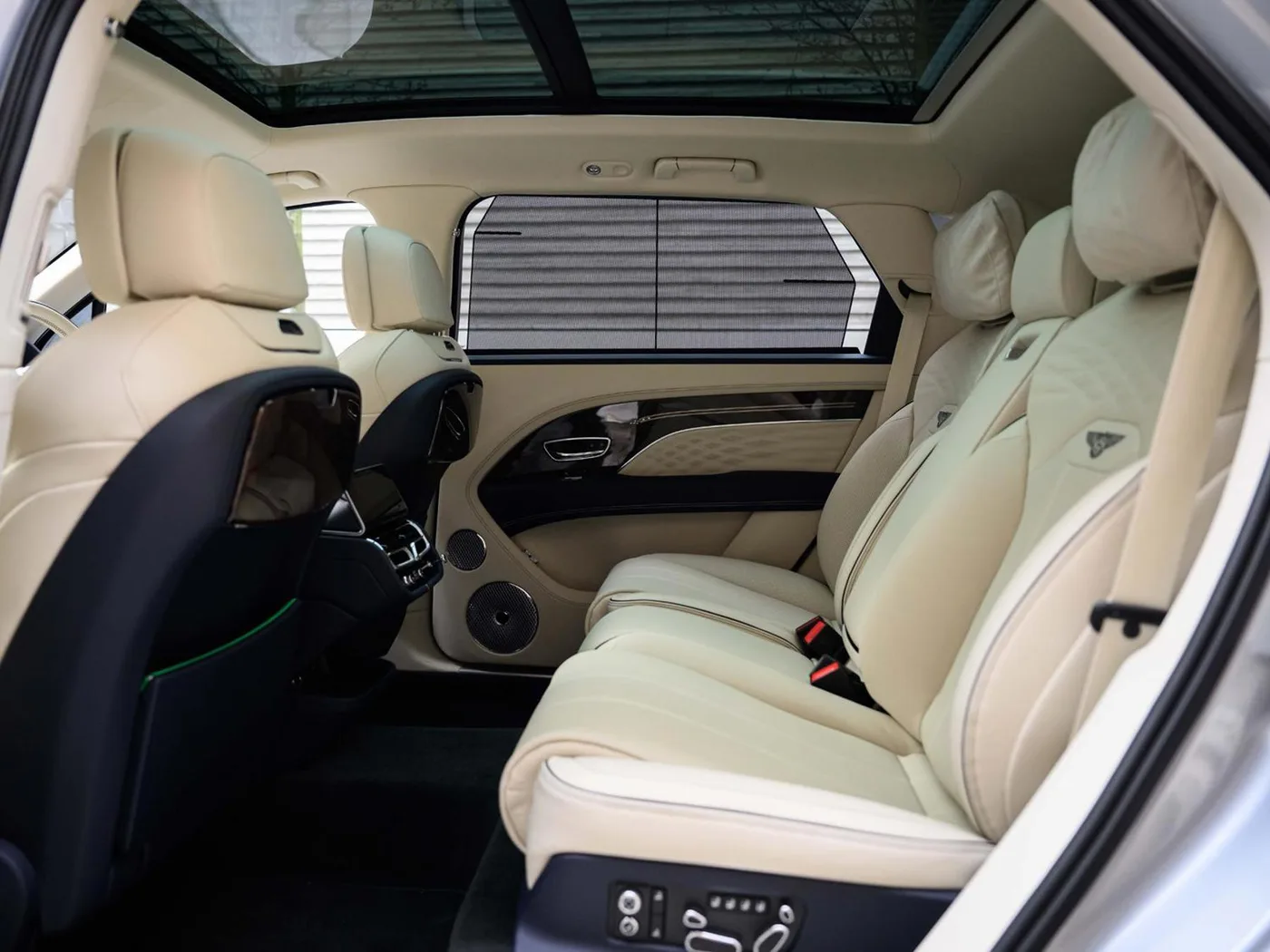 2025 Bentley Bentayga EWB Azure angeboten von einer Vertragshändlergruppe in London, Vereinigtes Königreich, Foto 25 von 25