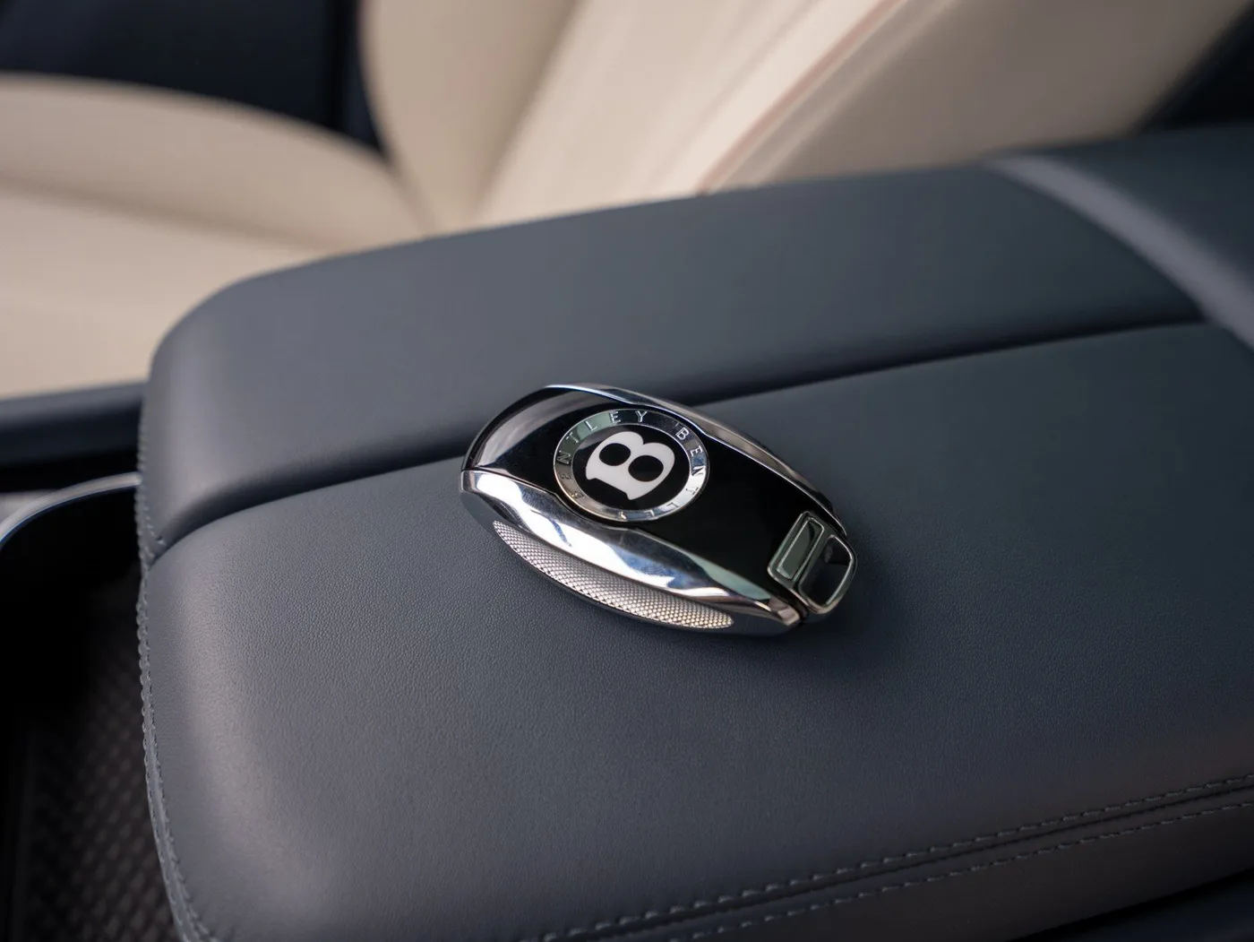 2025 Bentley Bentayga EWB Mulliner angeboten von einem Fachhändler in Singen, Deutschland, Foto 11 von 15