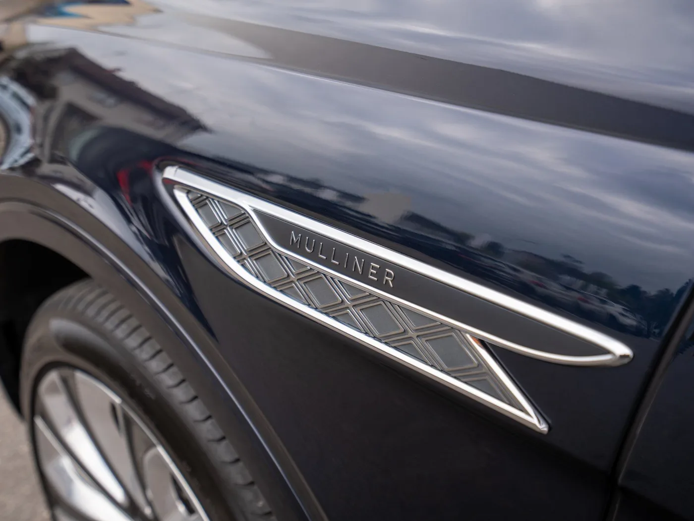 2025 Bentley Bentayga EWB Mulliner angeboten von einem Fachhändler in Singen, Deutschland, Foto 14 von 15