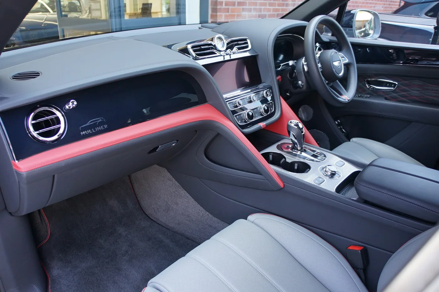 2025 Bentley Bentayga EWB Mulliner angeboten von einer Vertragshändlergruppe in Ripley, Vereinigtes Königreich, Foto 2 von 25