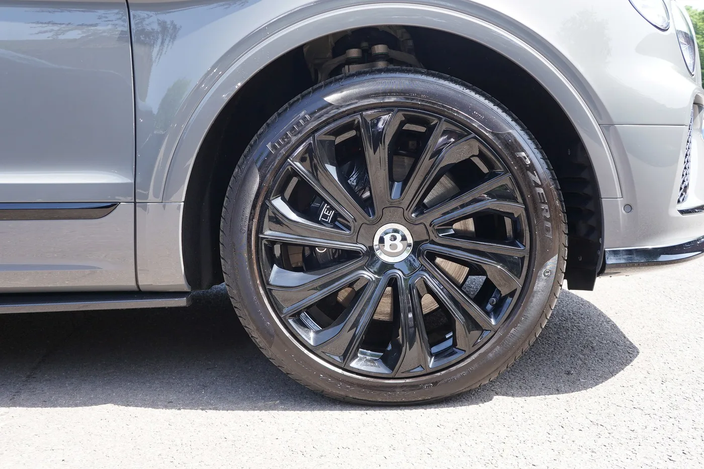 2025 Bentley Bentayga EWB Mulliner angeboten von einer Vertragshändlergruppe in Ripley, Vereinigtes Königreich, Foto 6 von 25